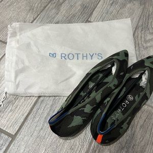 Camo point flats from Rothy outlet. Nothing wrong but already own